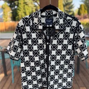 Abercrombie & Fitch Black and White Men's Shirt
